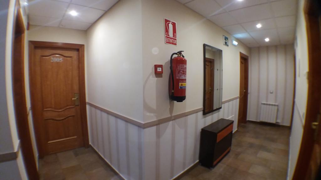 Hostal Venecia II Monzón Εξωτερικό φωτογραφία