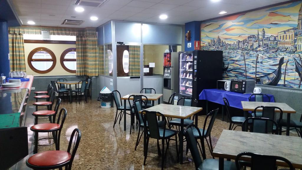 Hostal Venecia II Monzón Εξωτερικό φωτογραφία
