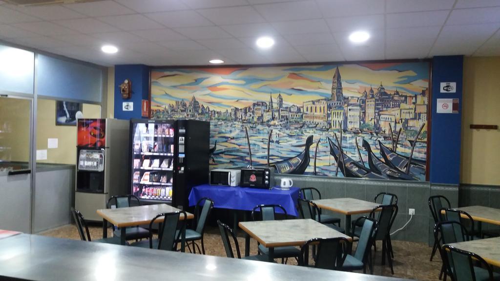 Hostal Venecia II Monzón Εξωτερικό φωτογραφία