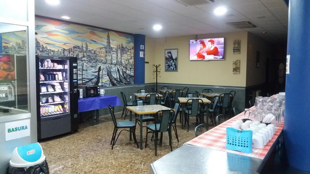 Hostal Venecia II Monzón Εξωτερικό φωτογραφία