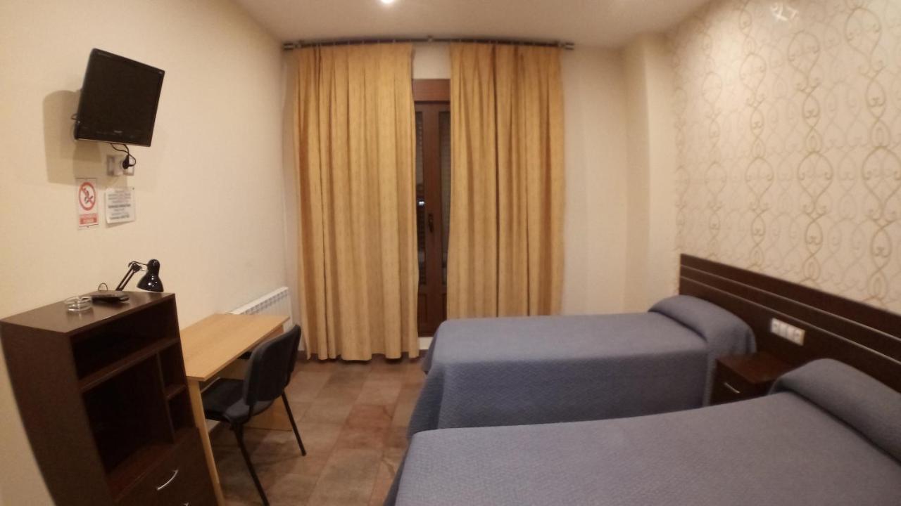 Hostal Venecia II Monzón Εξωτερικό φωτογραφία