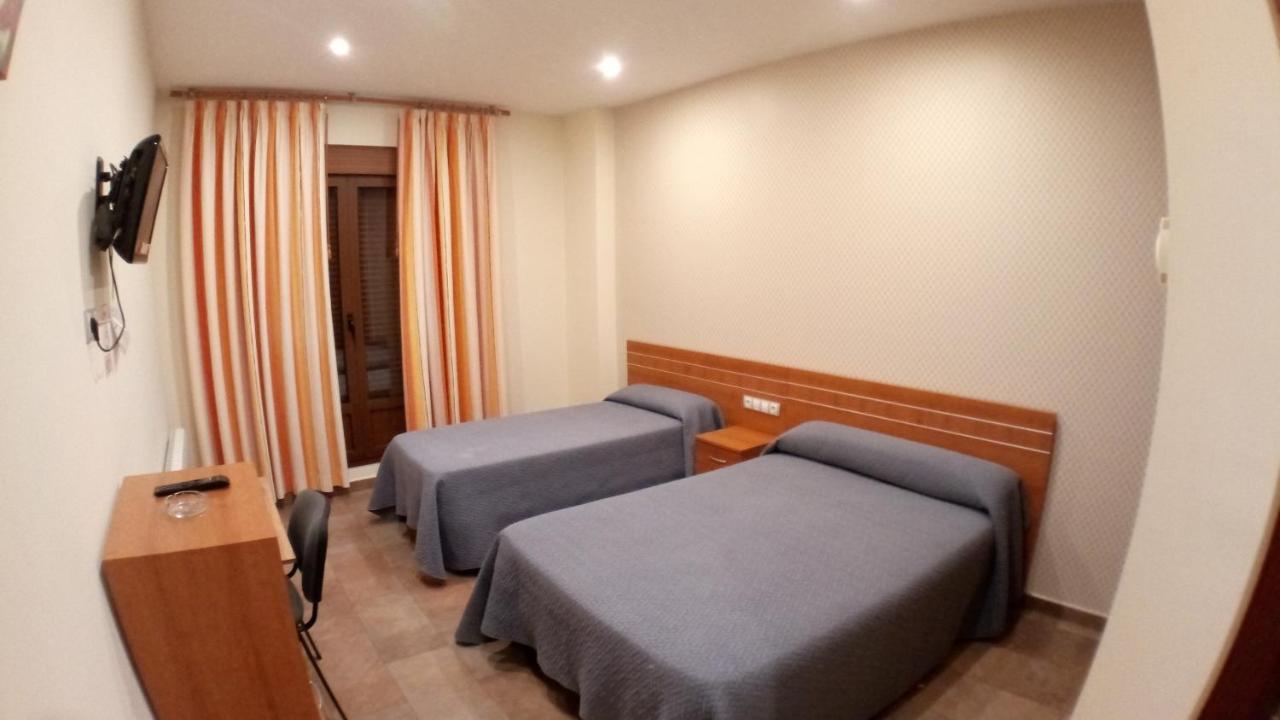 Hostal Venecia II Monzón Εξωτερικό φωτογραφία