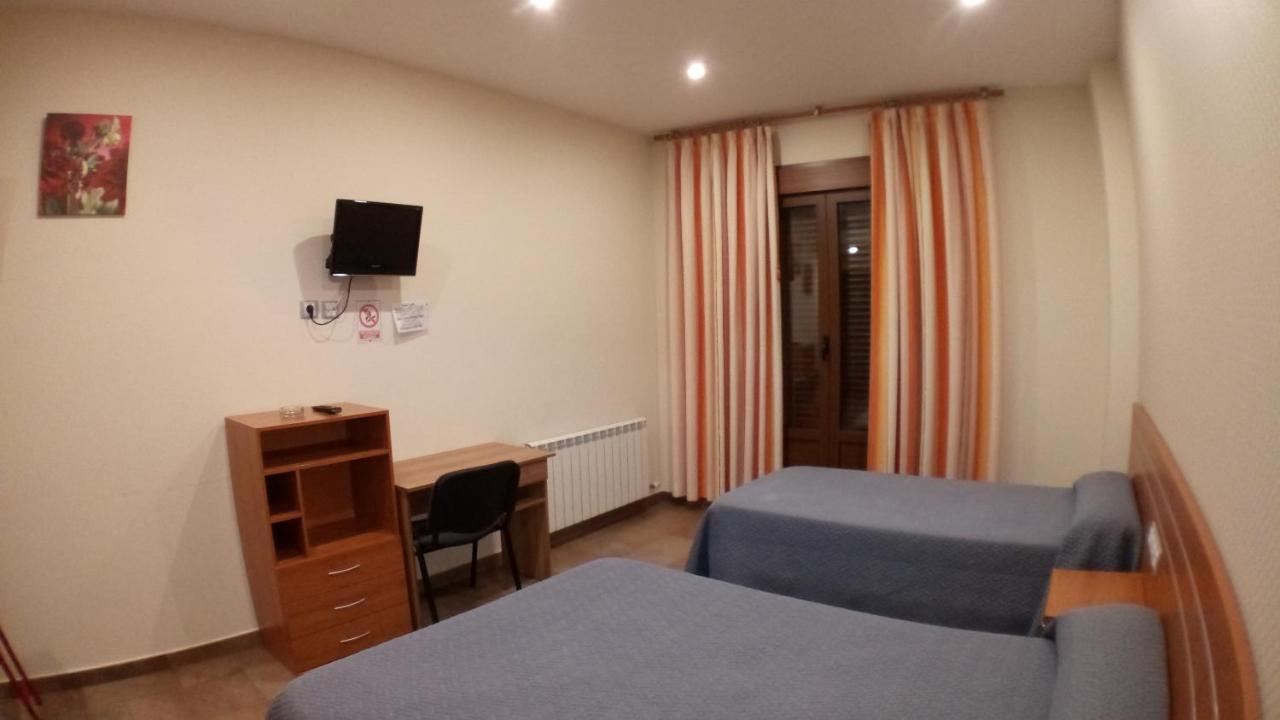 Hostal Venecia II Monzón Εξωτερικό φωτογραφία
