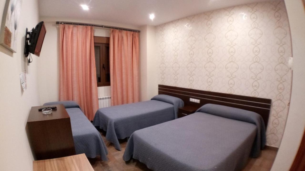 Hostal Venecia II Monzón Εξωτερικό φωτογραφία